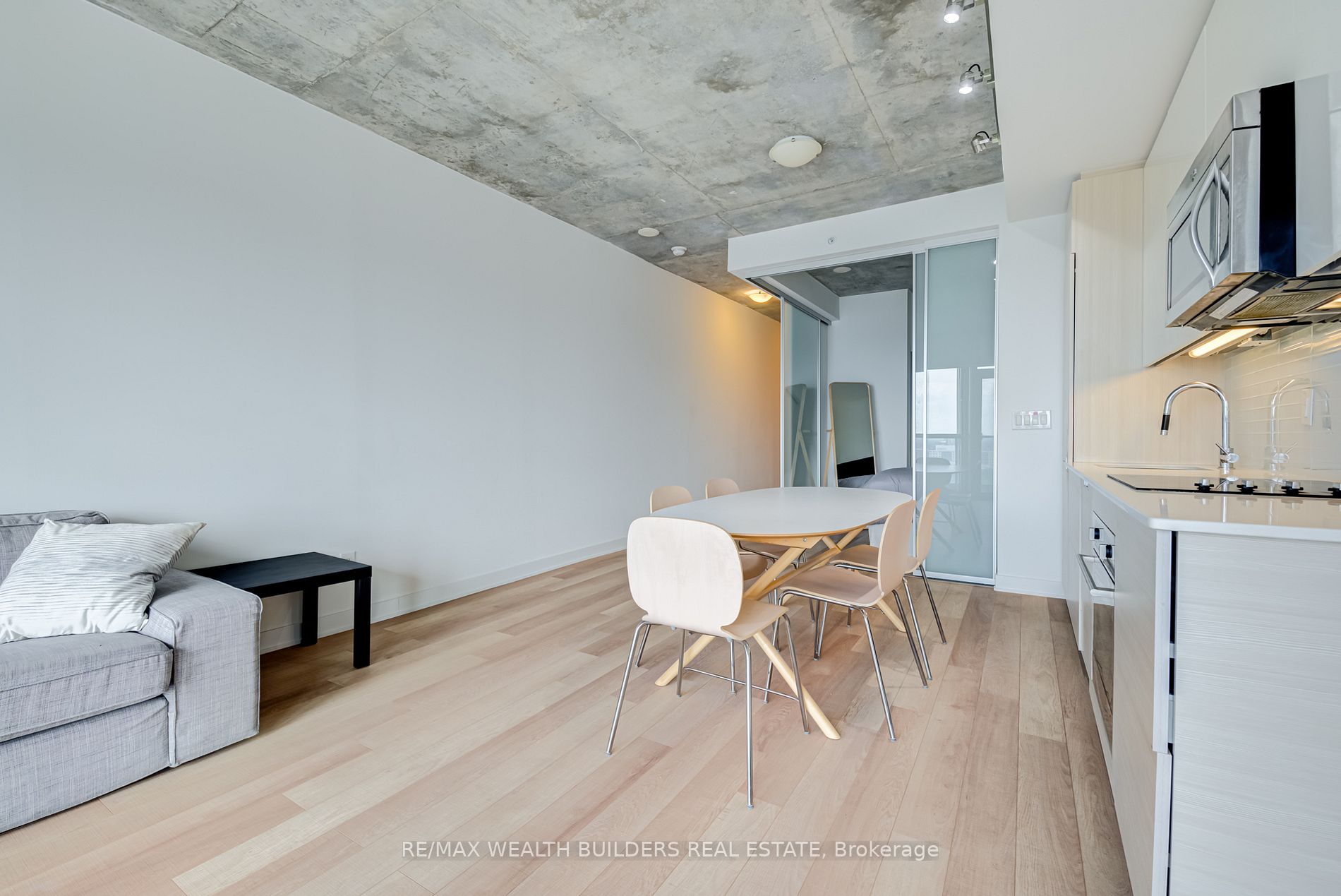 210 Simcoe St, #1706