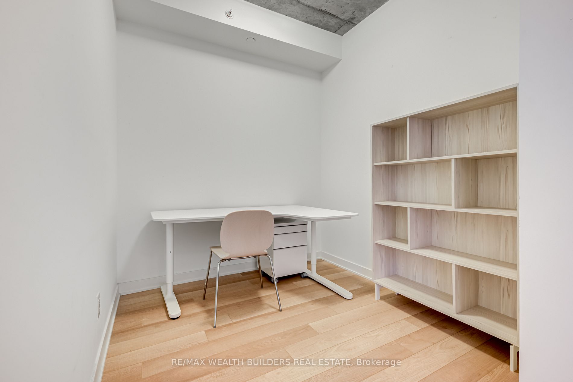 210 Simcoe St, #1706