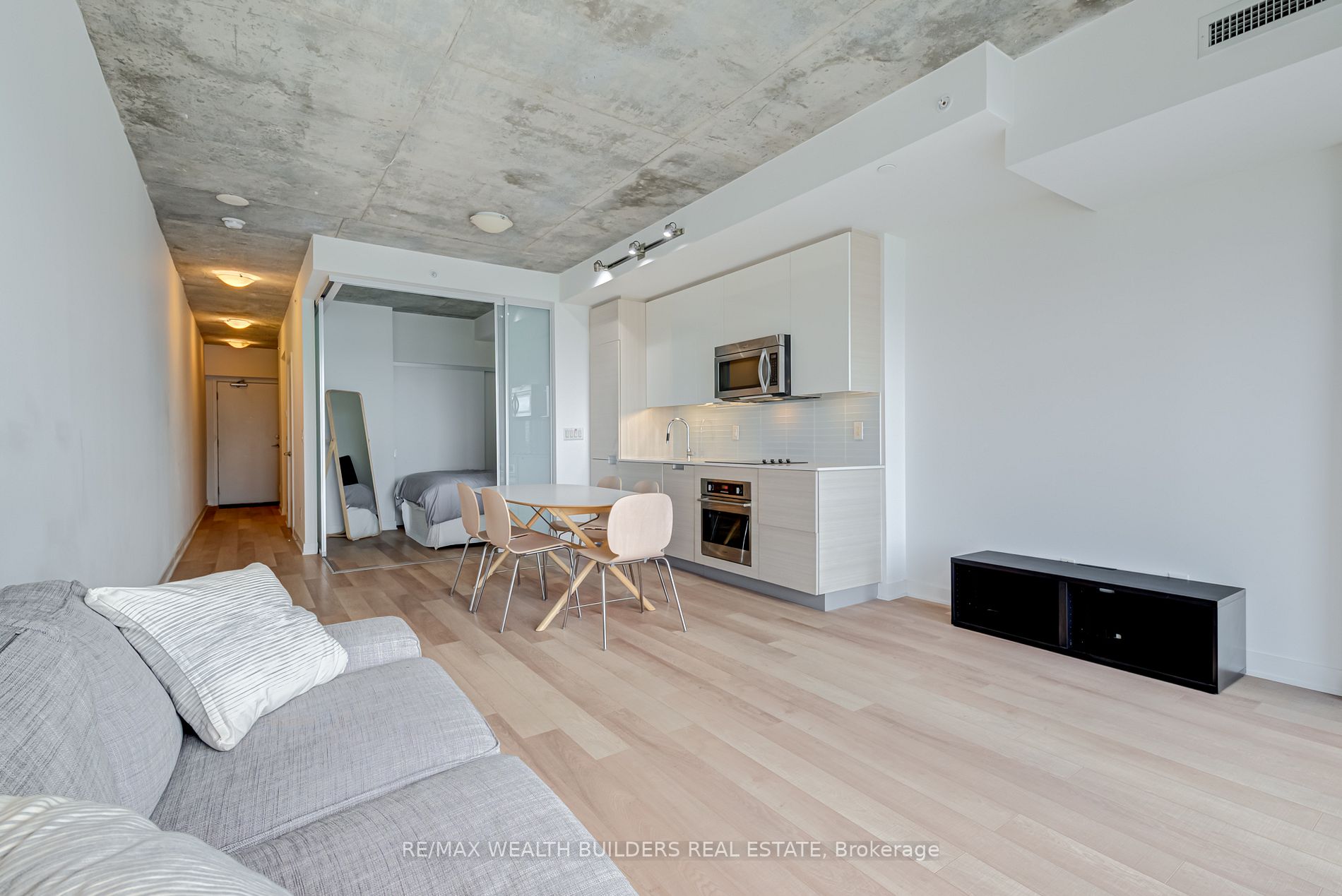 210 Simcoe St, #1706