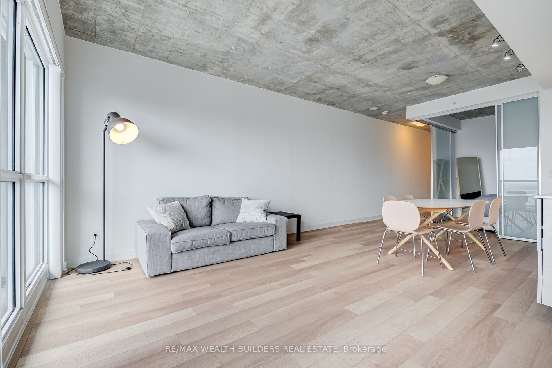 210 Simcoe St, #1706
