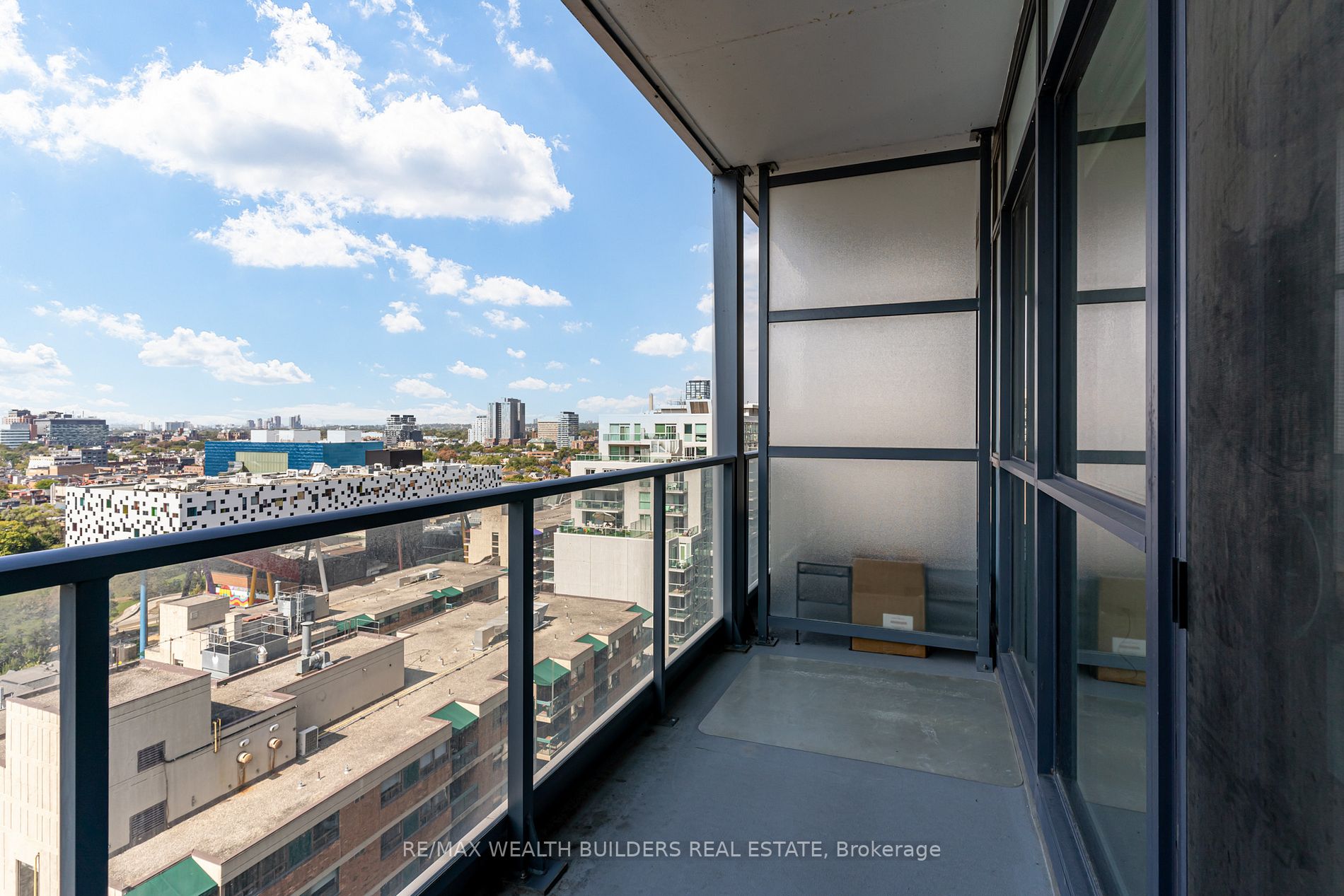 210 Simcoe St, #1706