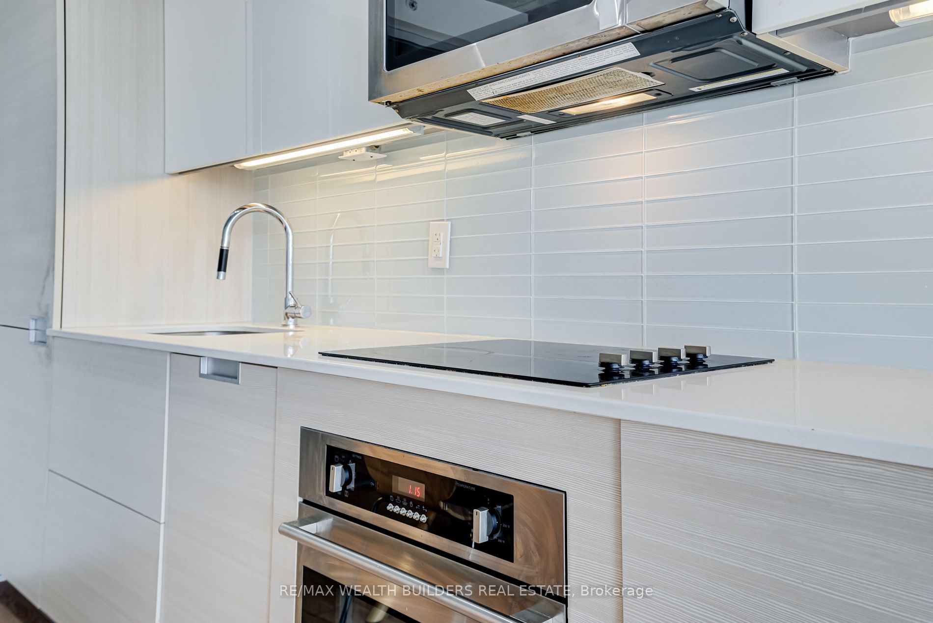 210 Simcoe St, #1706