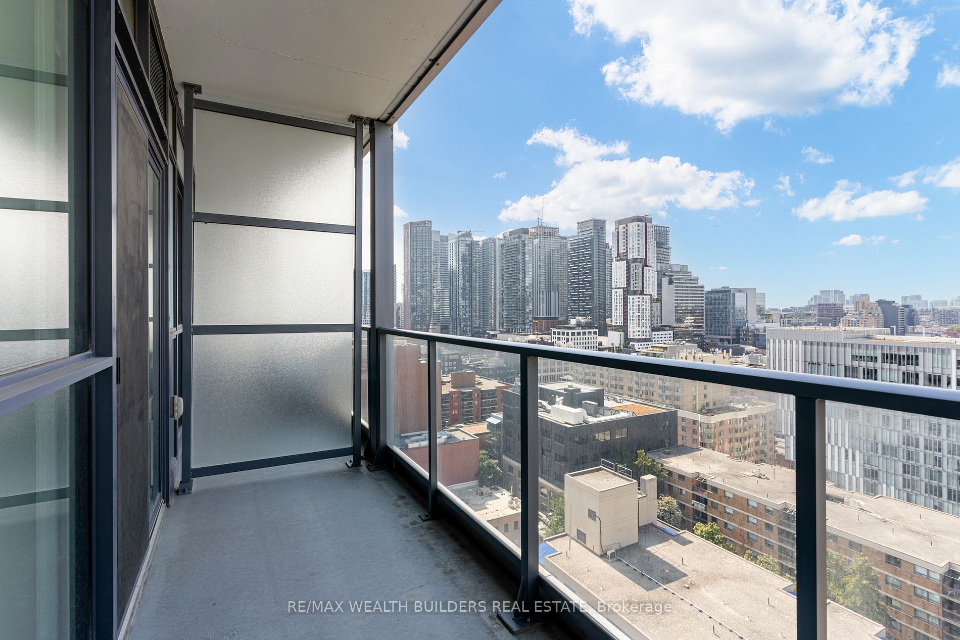 210 Simcoe St, #1706