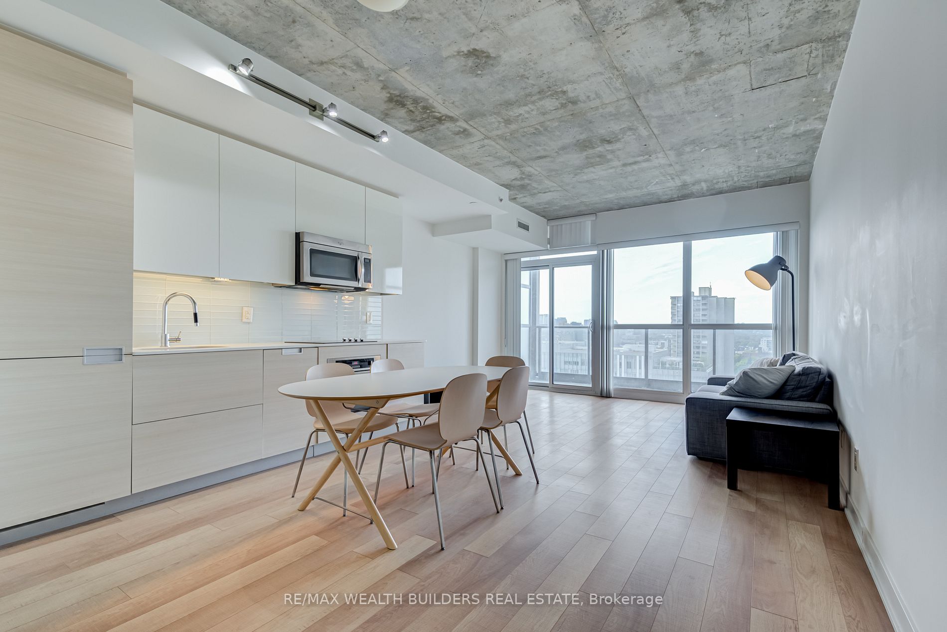 210 Simcoe St, #1706
