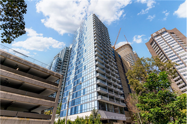 210 Simcoe St