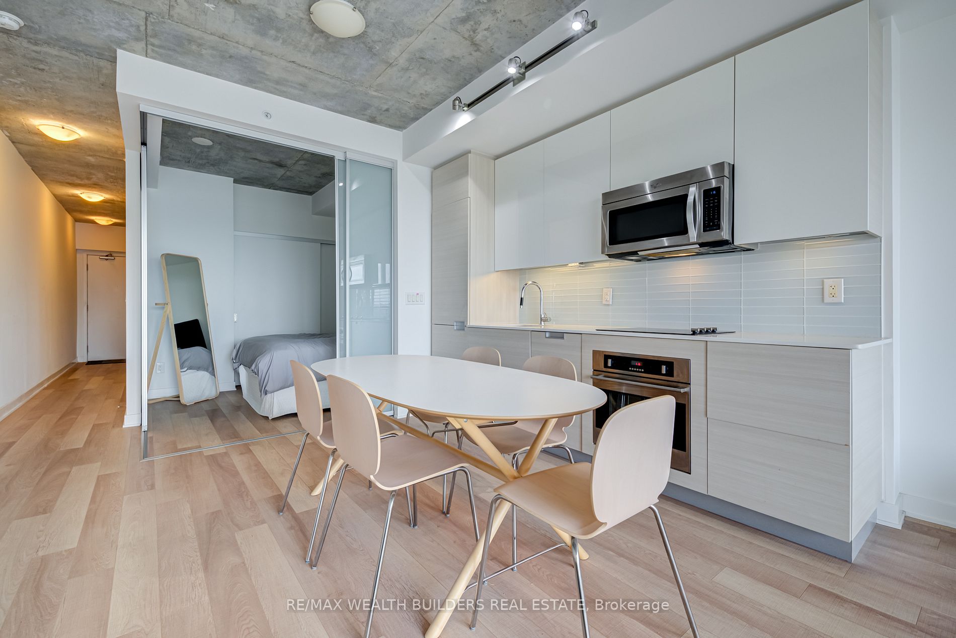210 Simcoe St, #1706