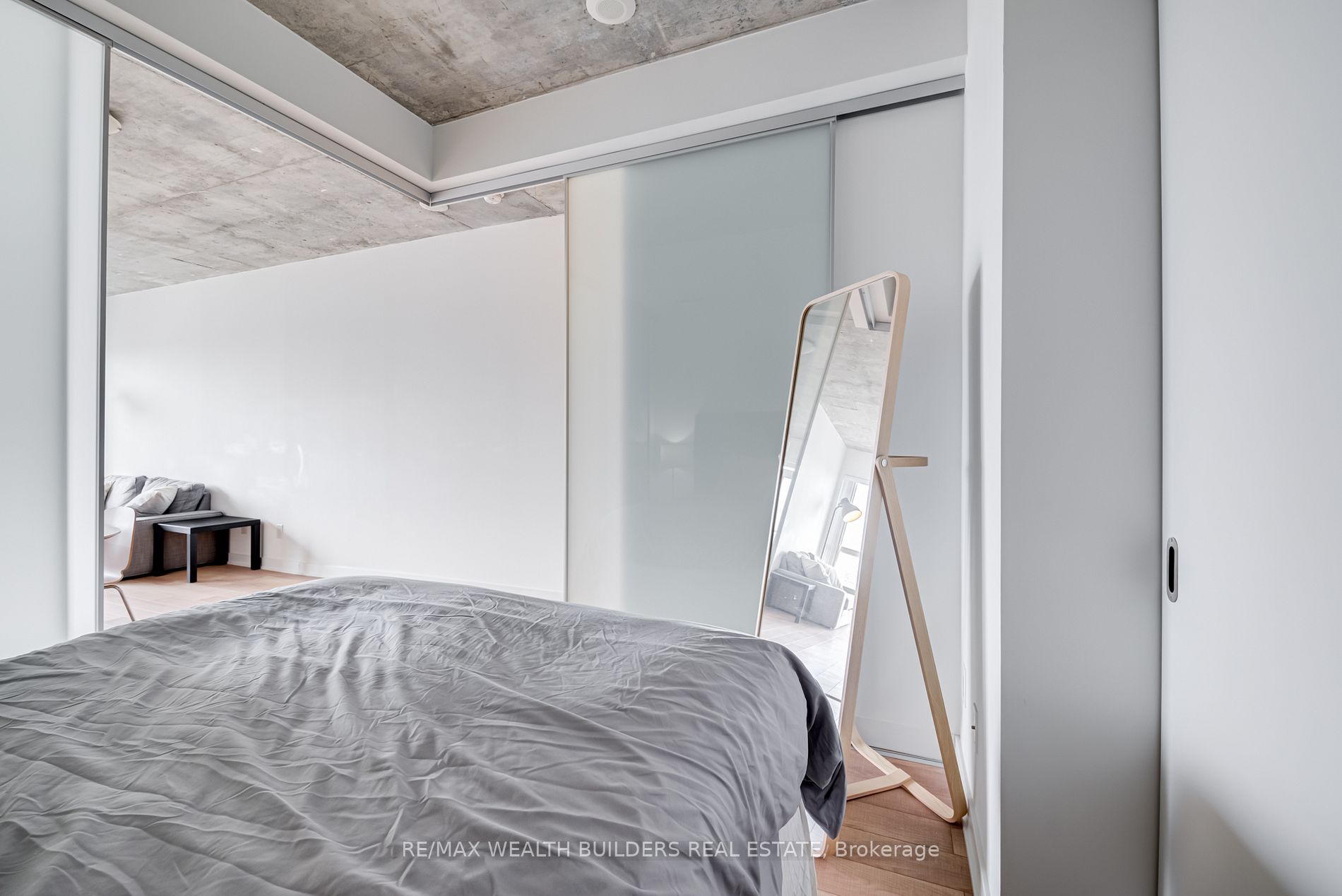 210 Simcoe St, #1706