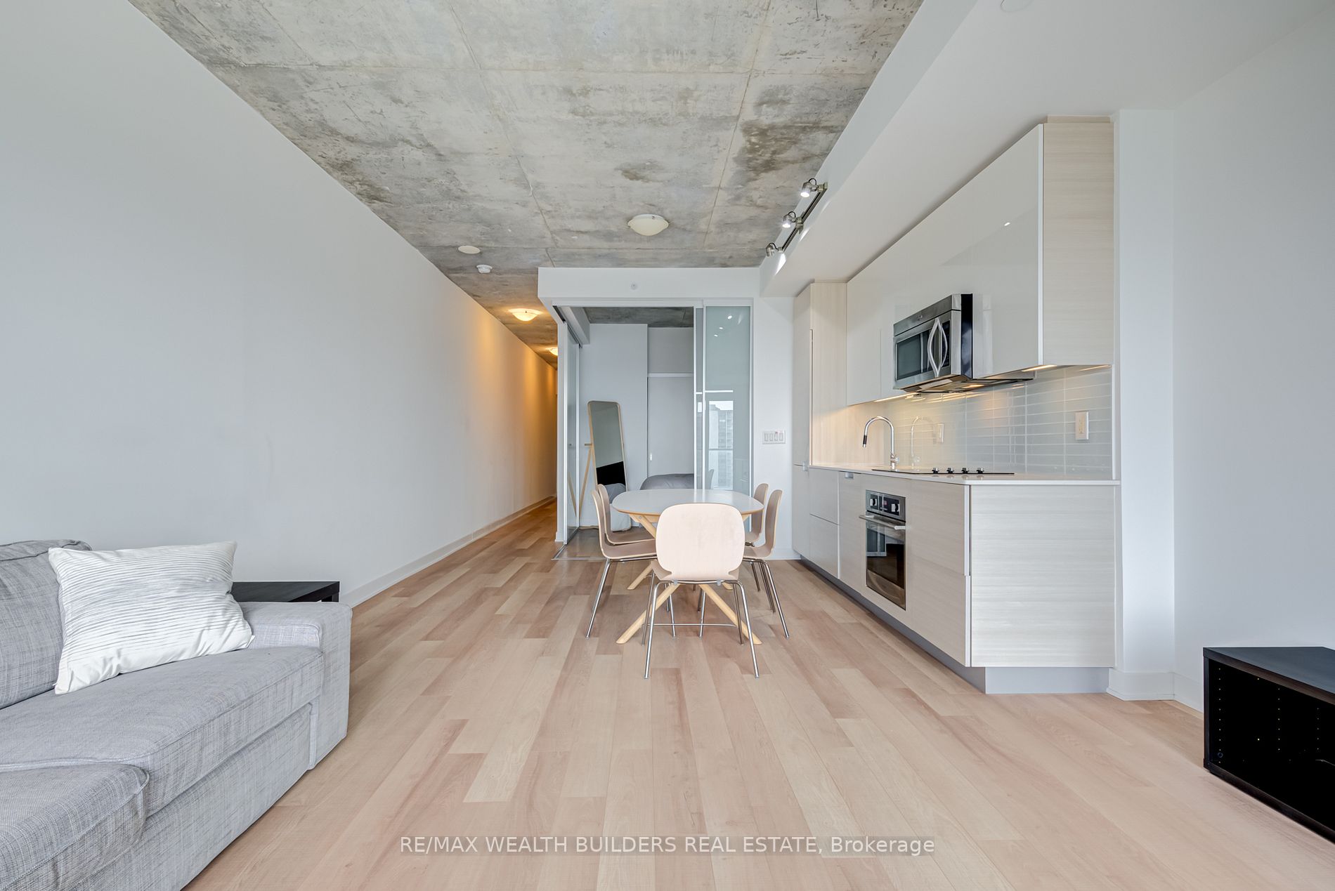 210 Simcoe St, #1706