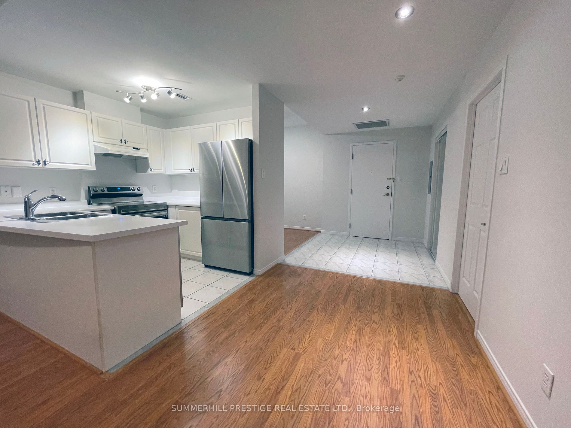 600 Eglinton Ave E, #102