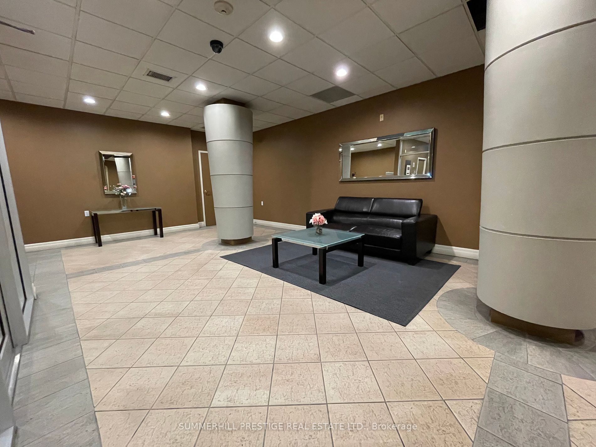 600 Eglinton Ave E, #102