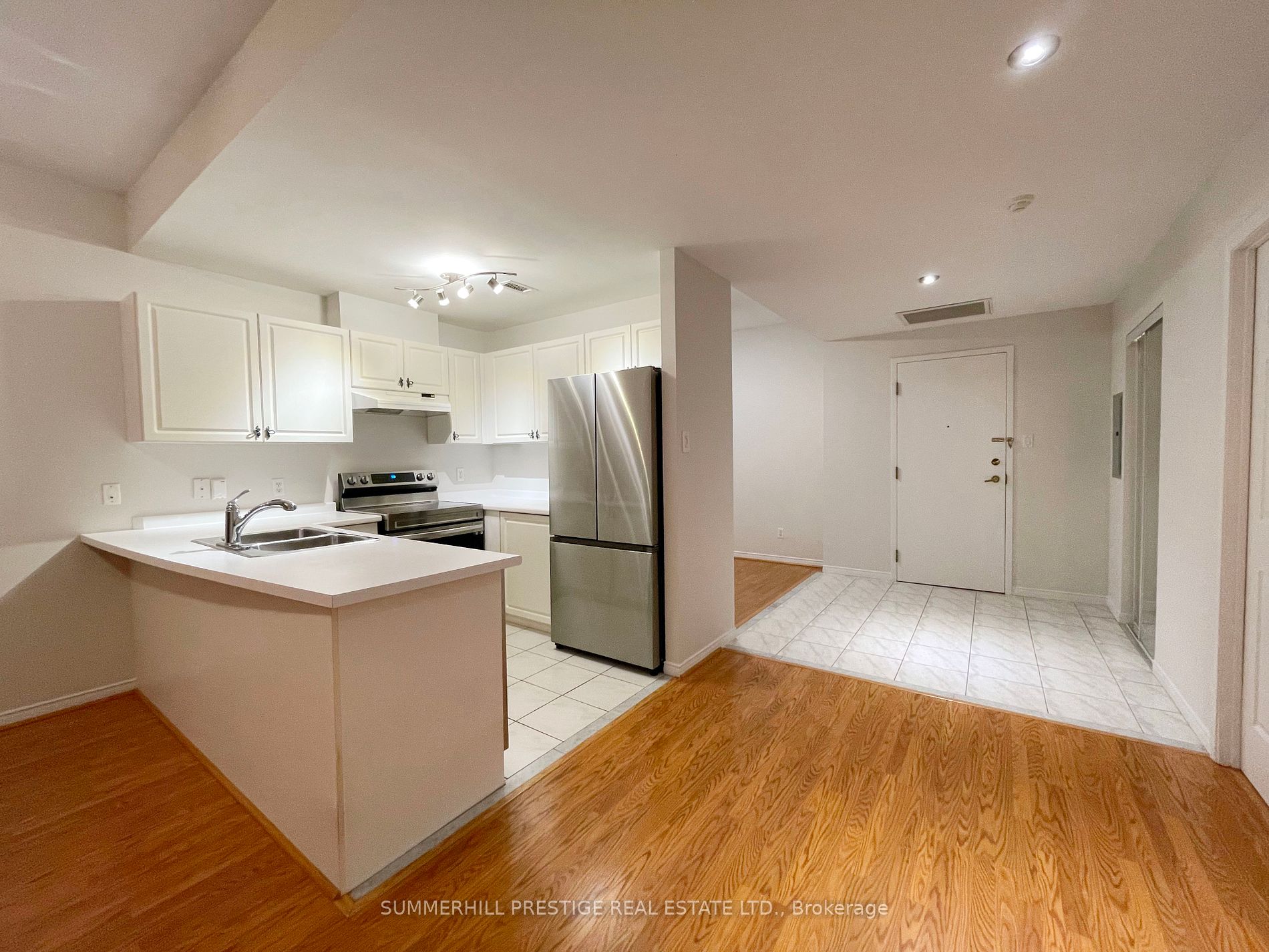 600 Eglinton Ave E, #102