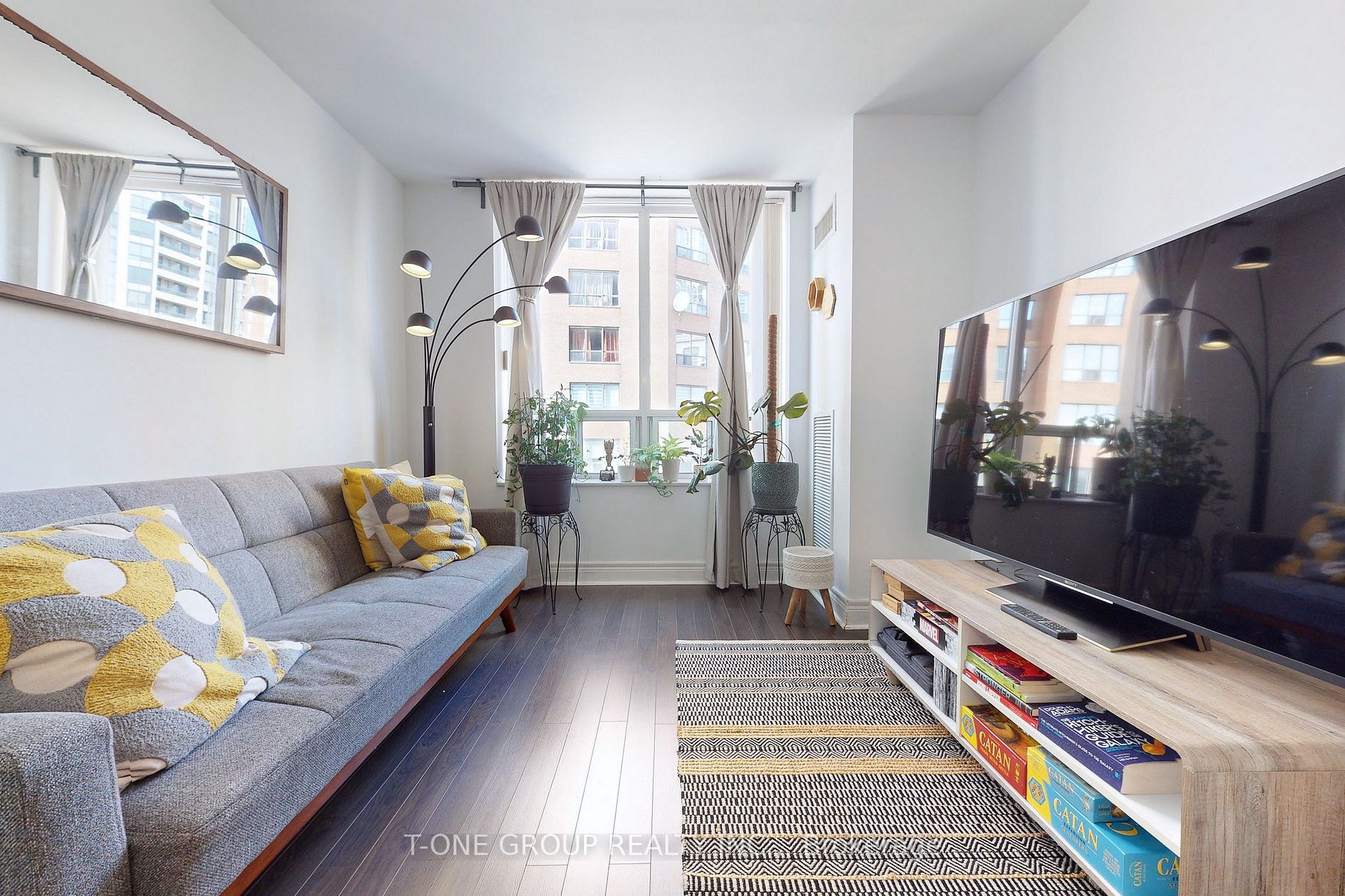 5418 Yonge St, #511