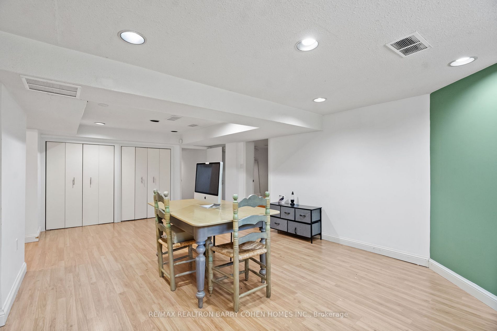 46 Sandringham Dr