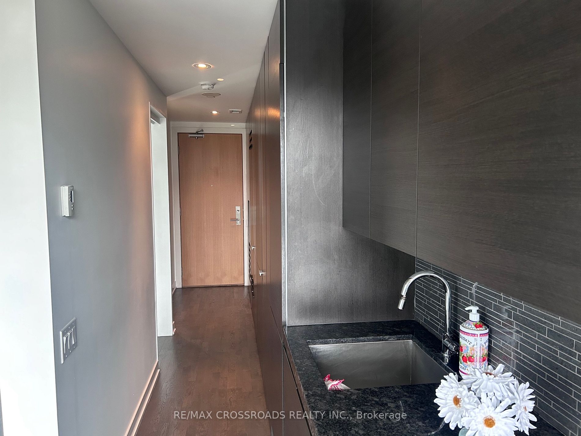 629 King St W, #1028