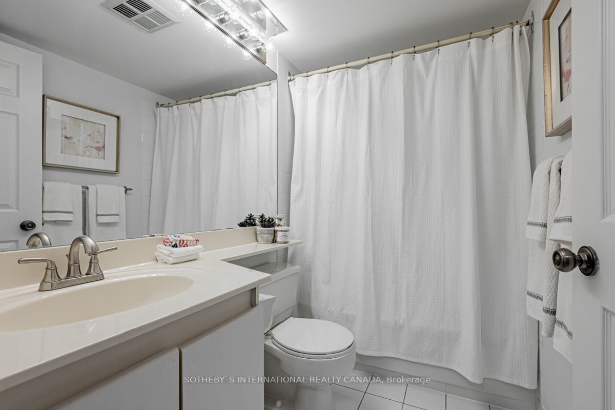 24 Wellesley St W, #2214