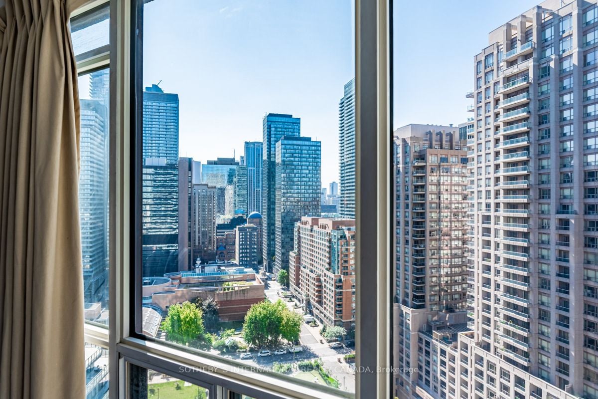 24 Wellesley St W, #2214