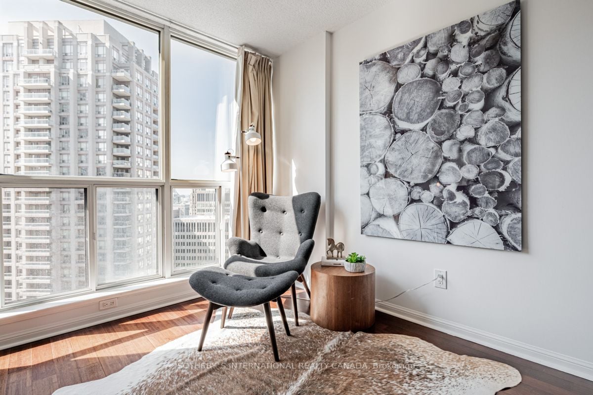 24 Wellesley St W, #2214