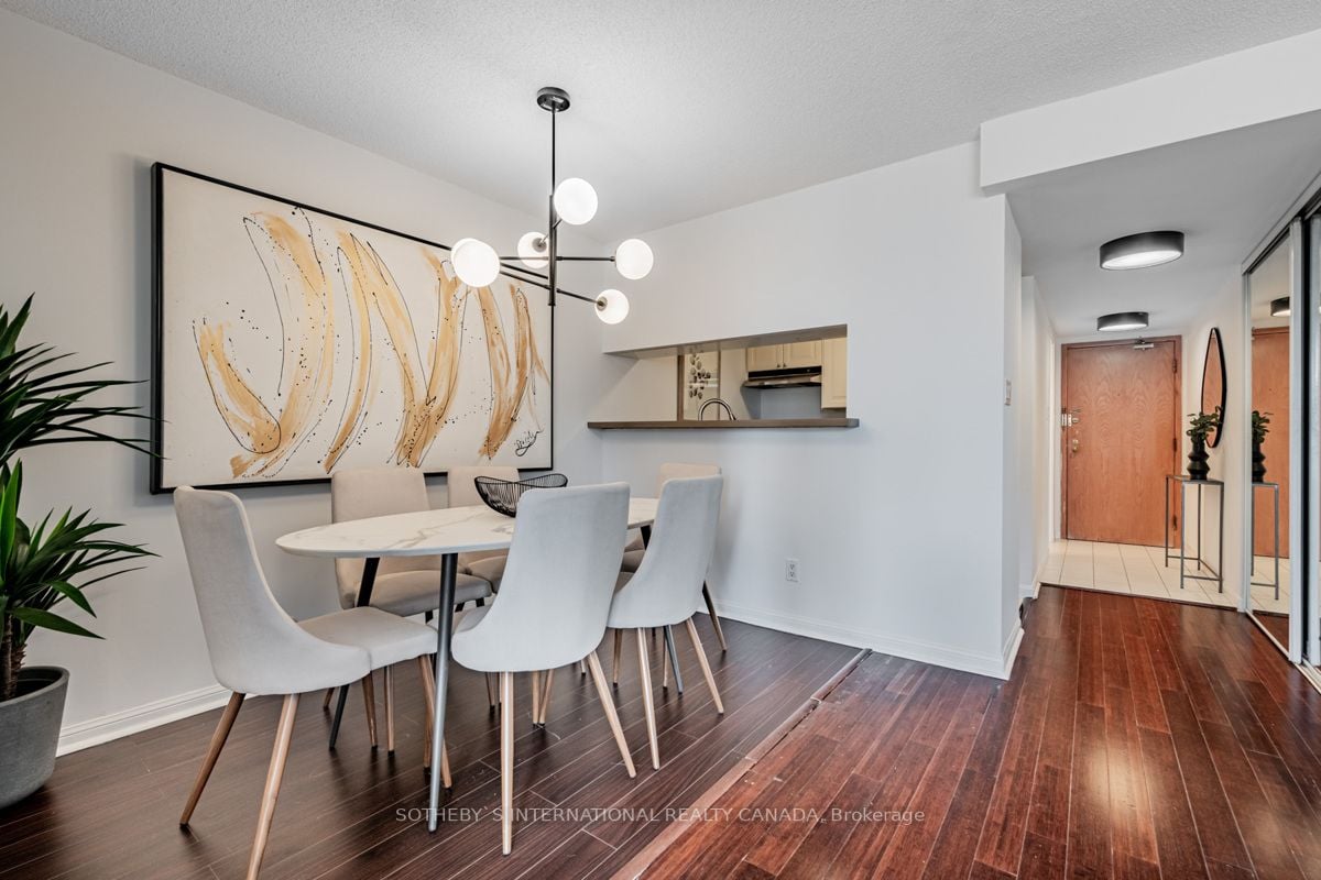 24 Wellesley St W, #2214