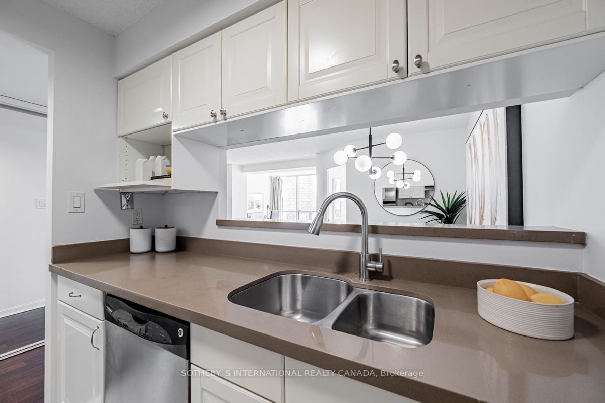 24 Wellesley St W, #2214