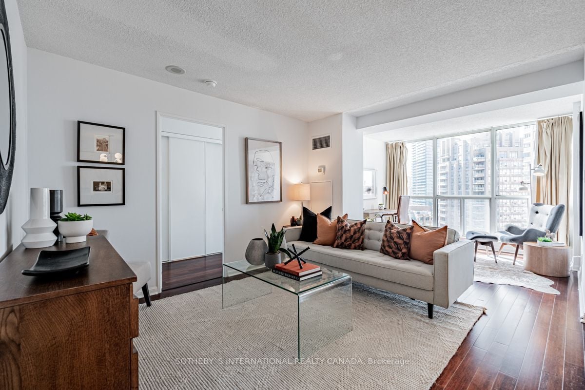 24 Wellesley St W, #2214