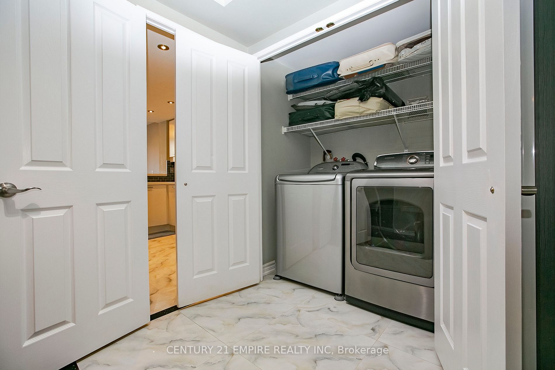 18 Hollywood Ave, #207