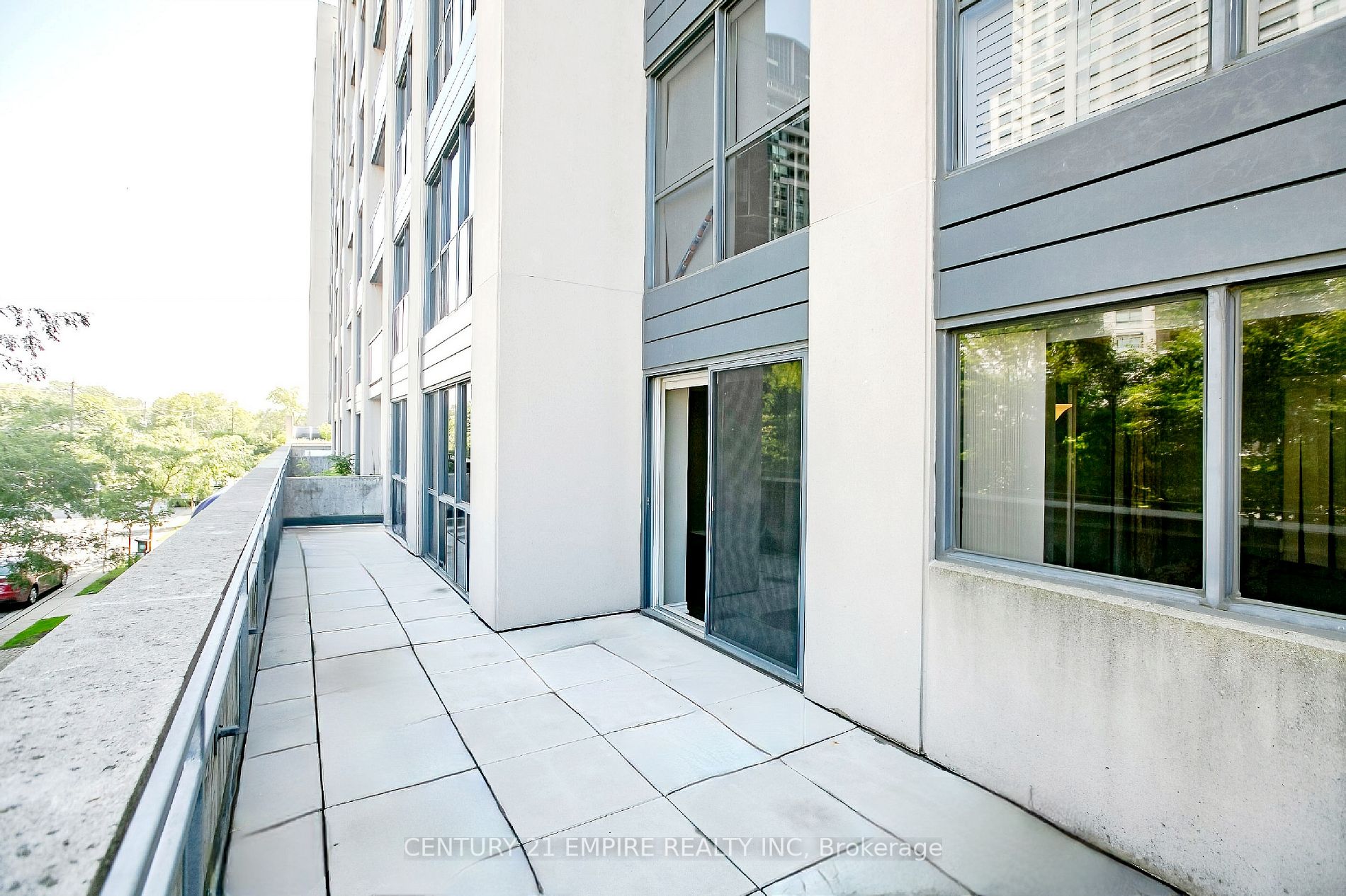 18 Hollywood Ave, #207