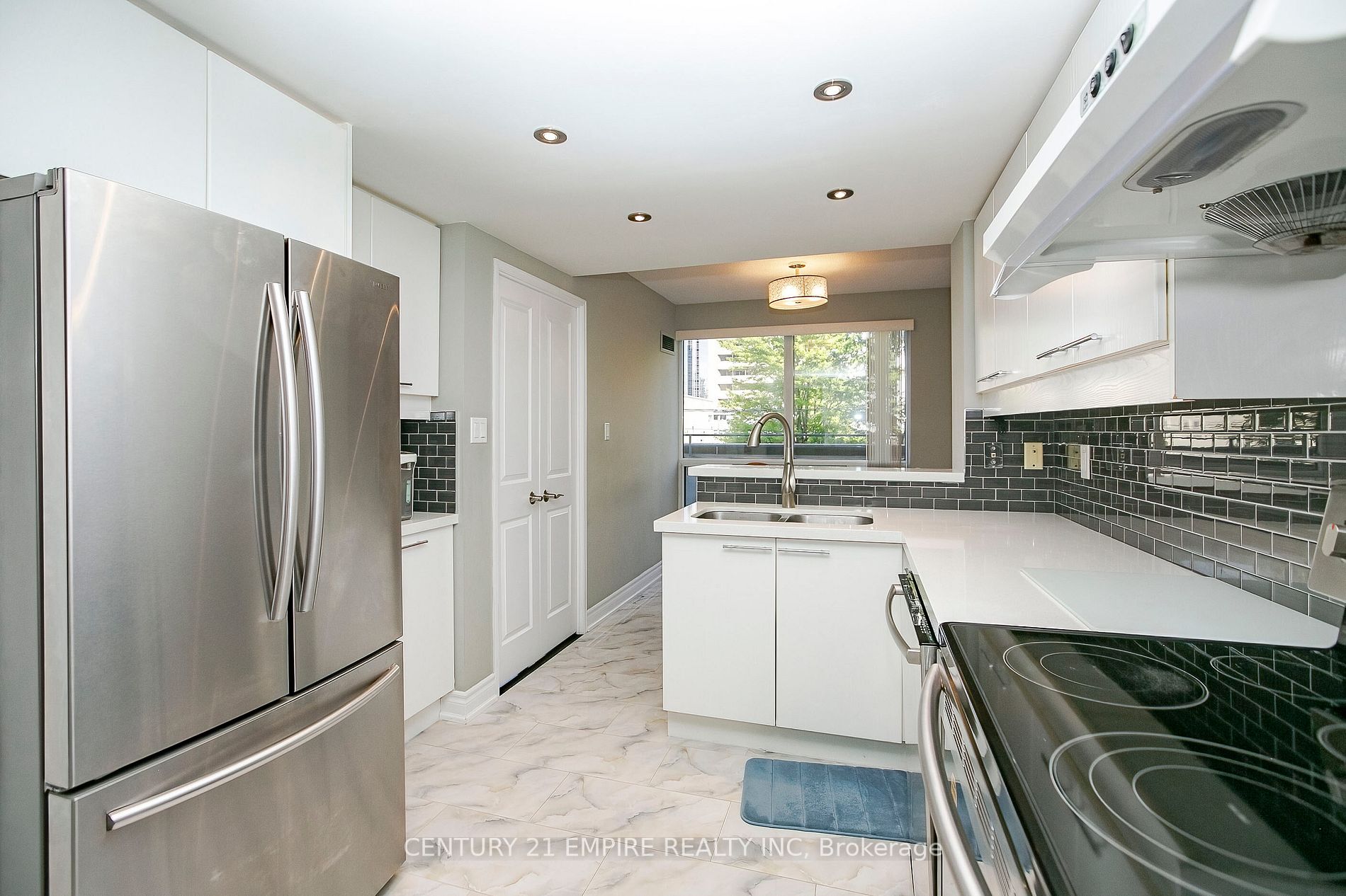 18 Hollywood Ave, #207