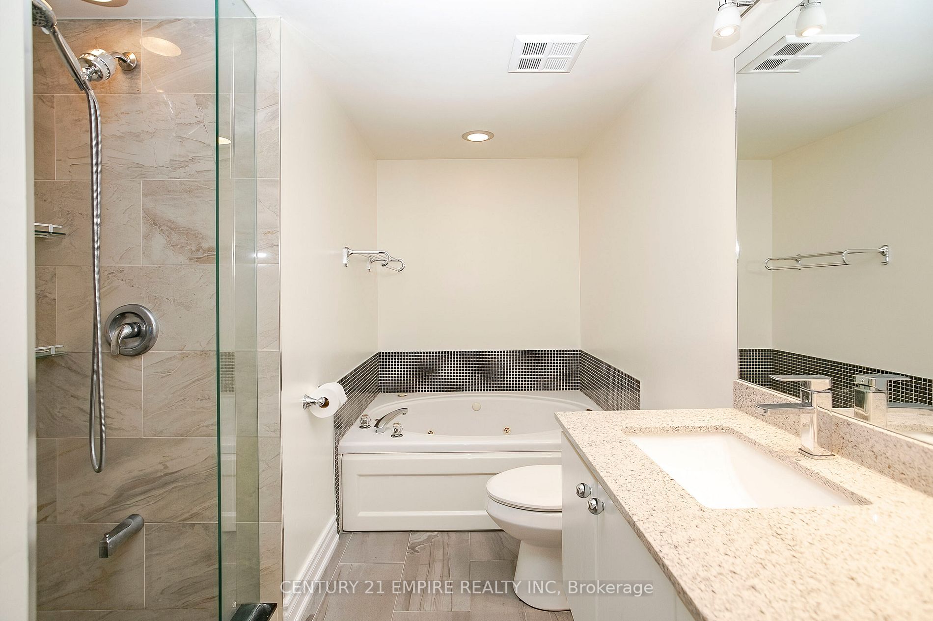 18 Hollywood Ave, #207