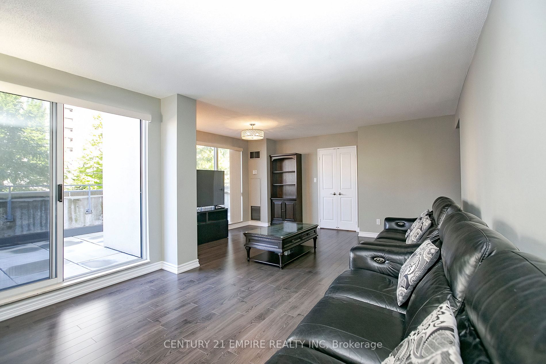 18 Hollywood Ave, #207