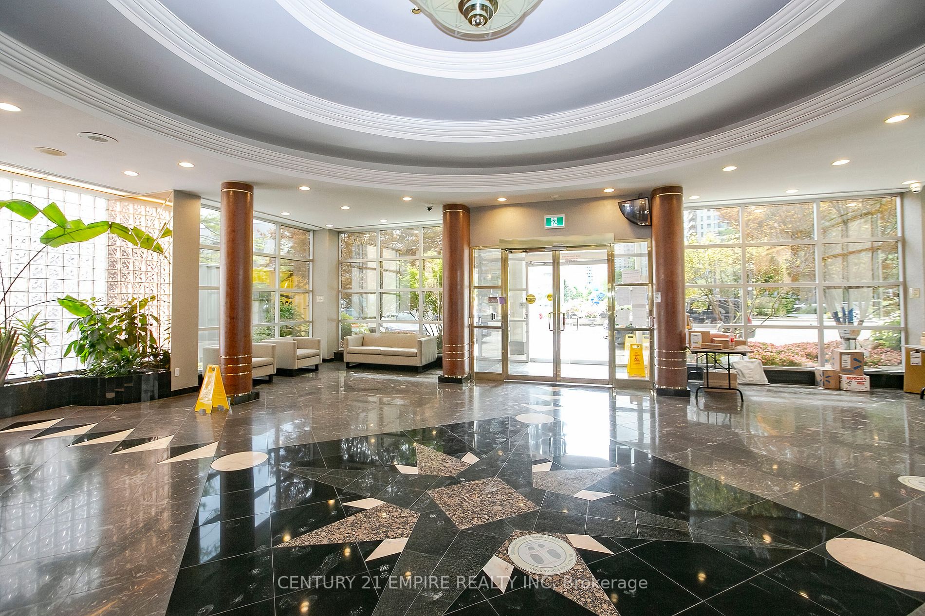 18 Hollywood Ave, #207