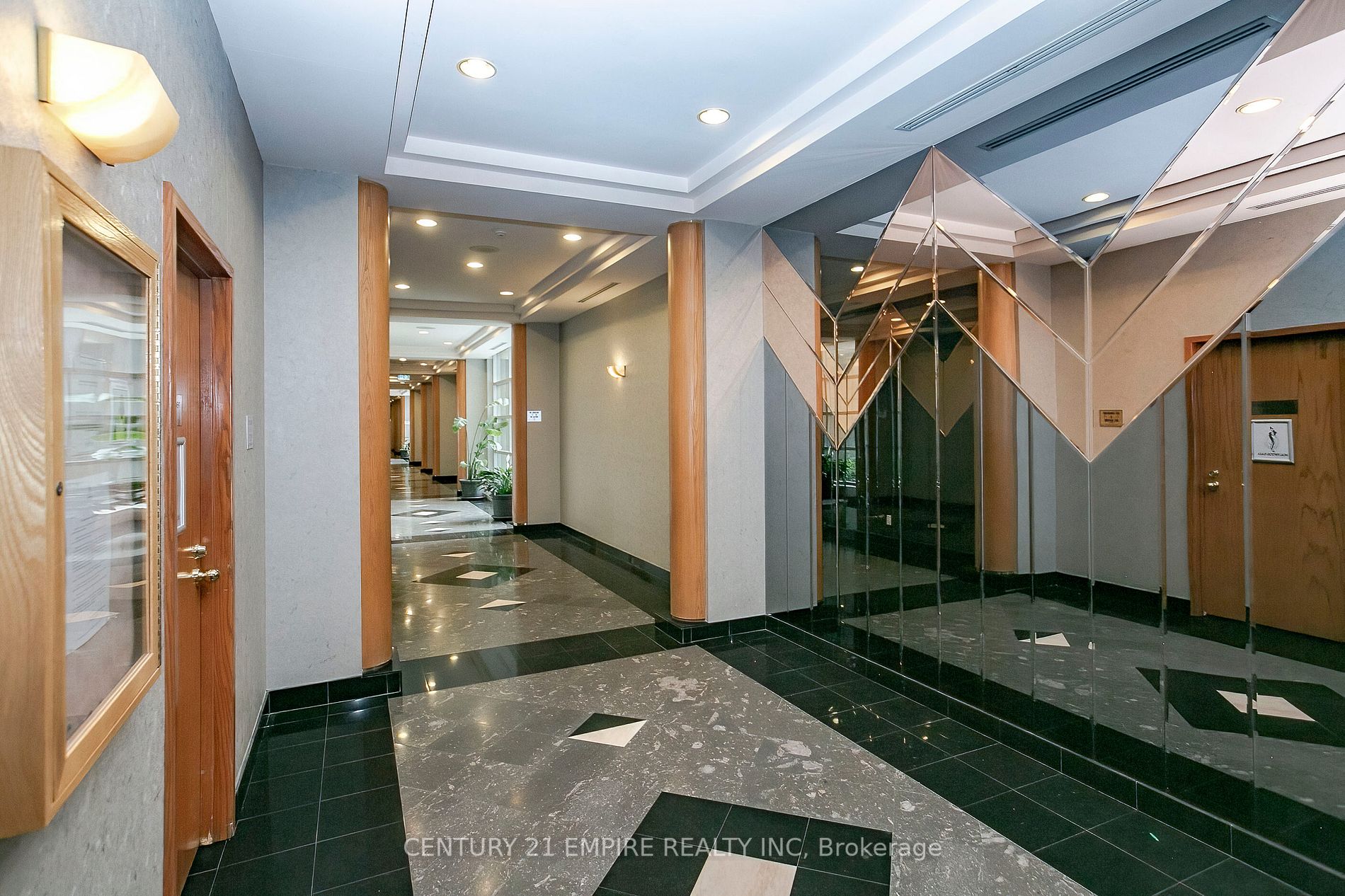 18 Hollywood Ave, #207