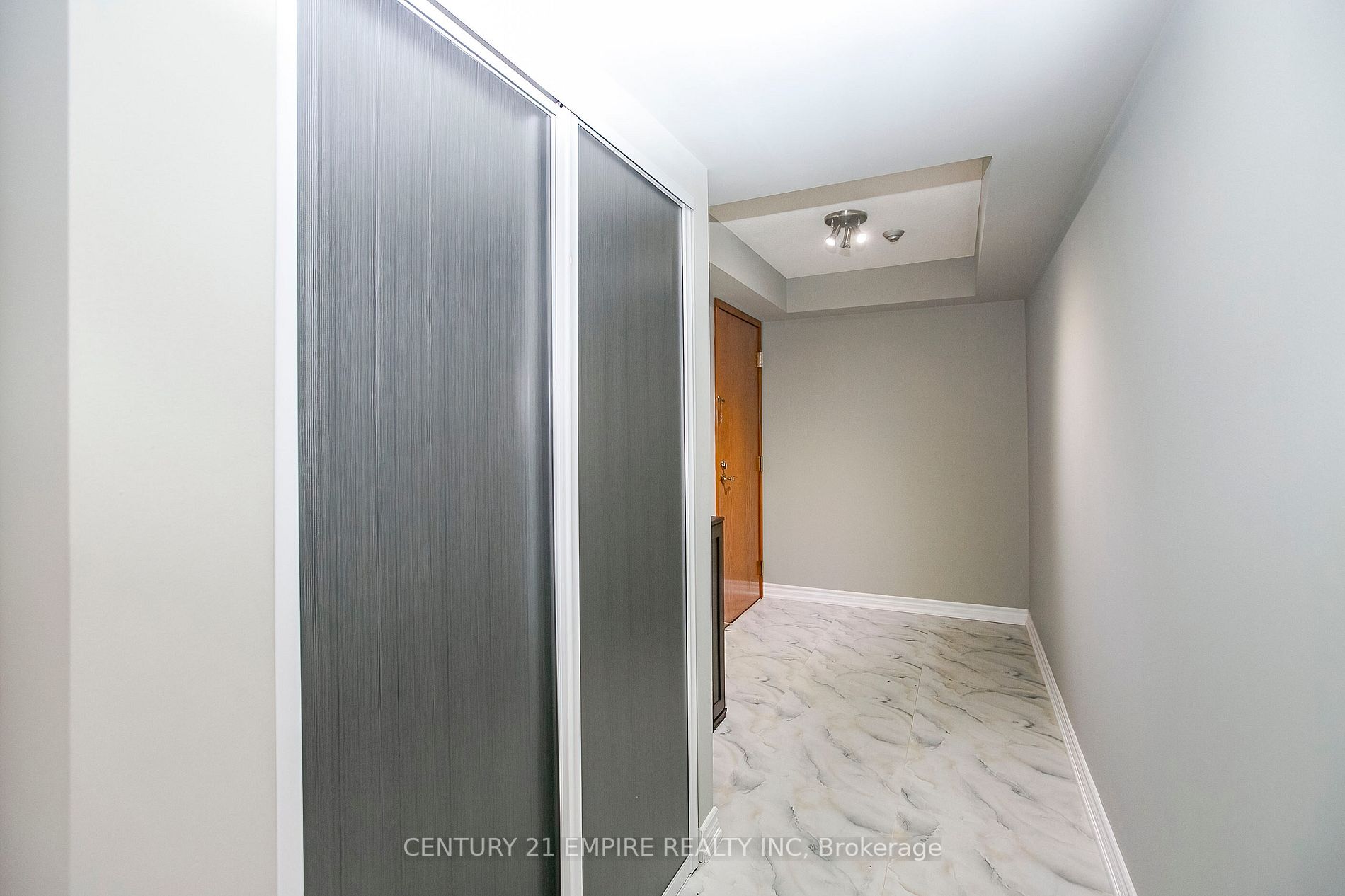 18 Hollywood Ave, #207