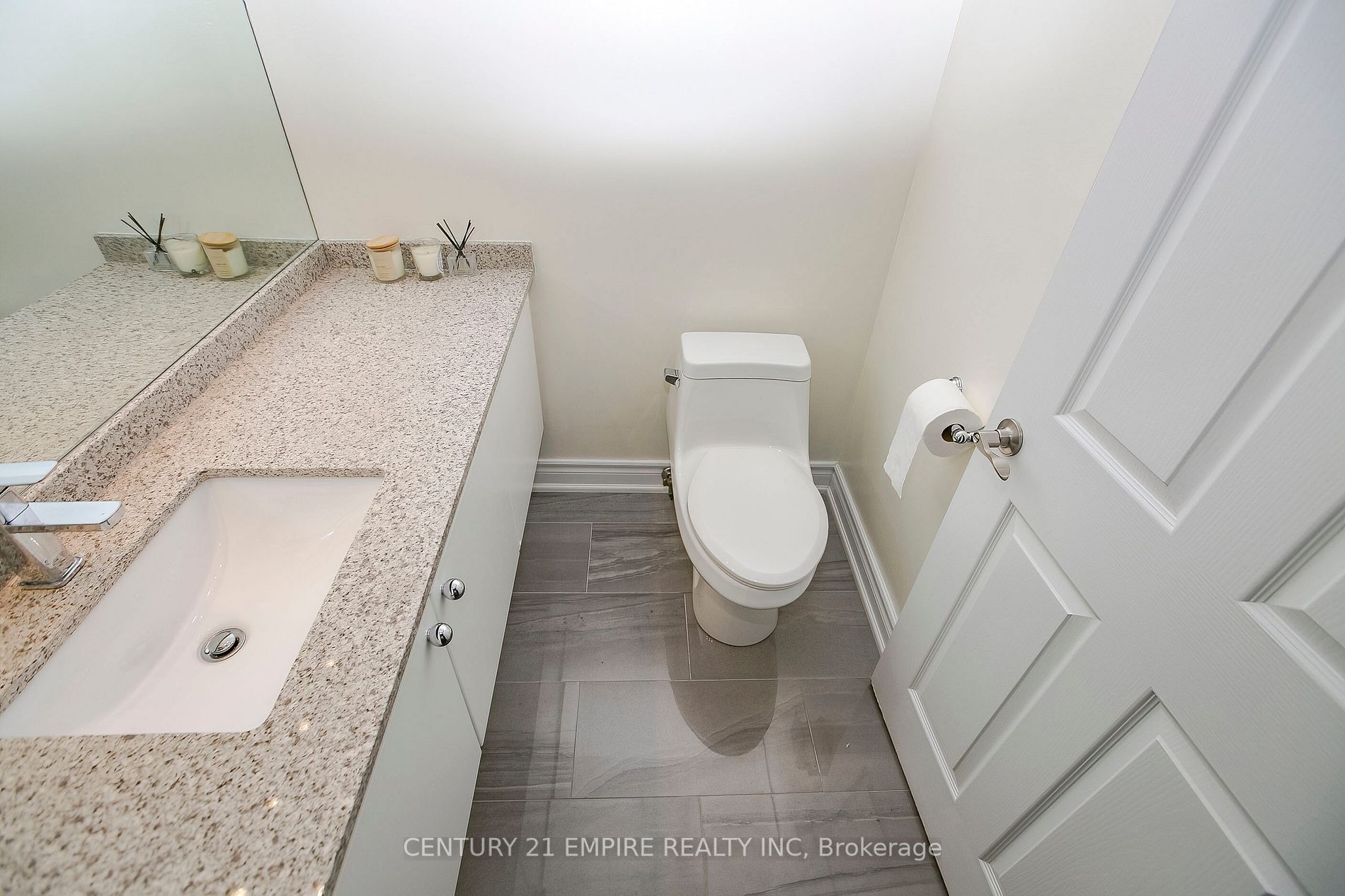 18 Hollywood Ave, #207