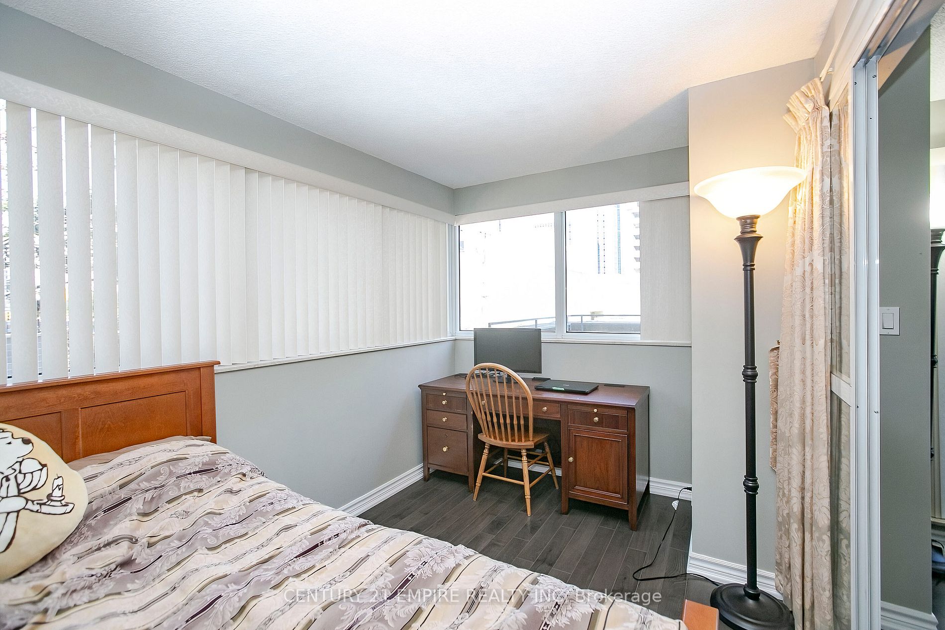 18 Hollywood Ave, #207