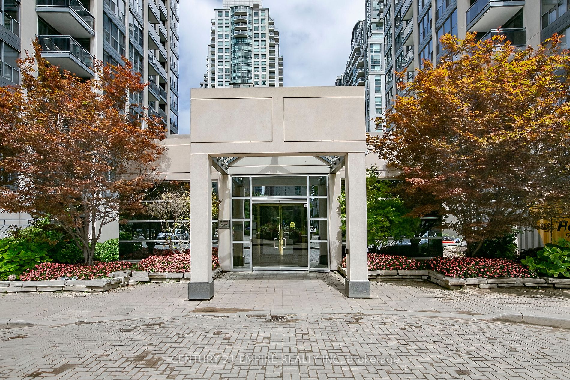 18 Hollywood Ave, #207
