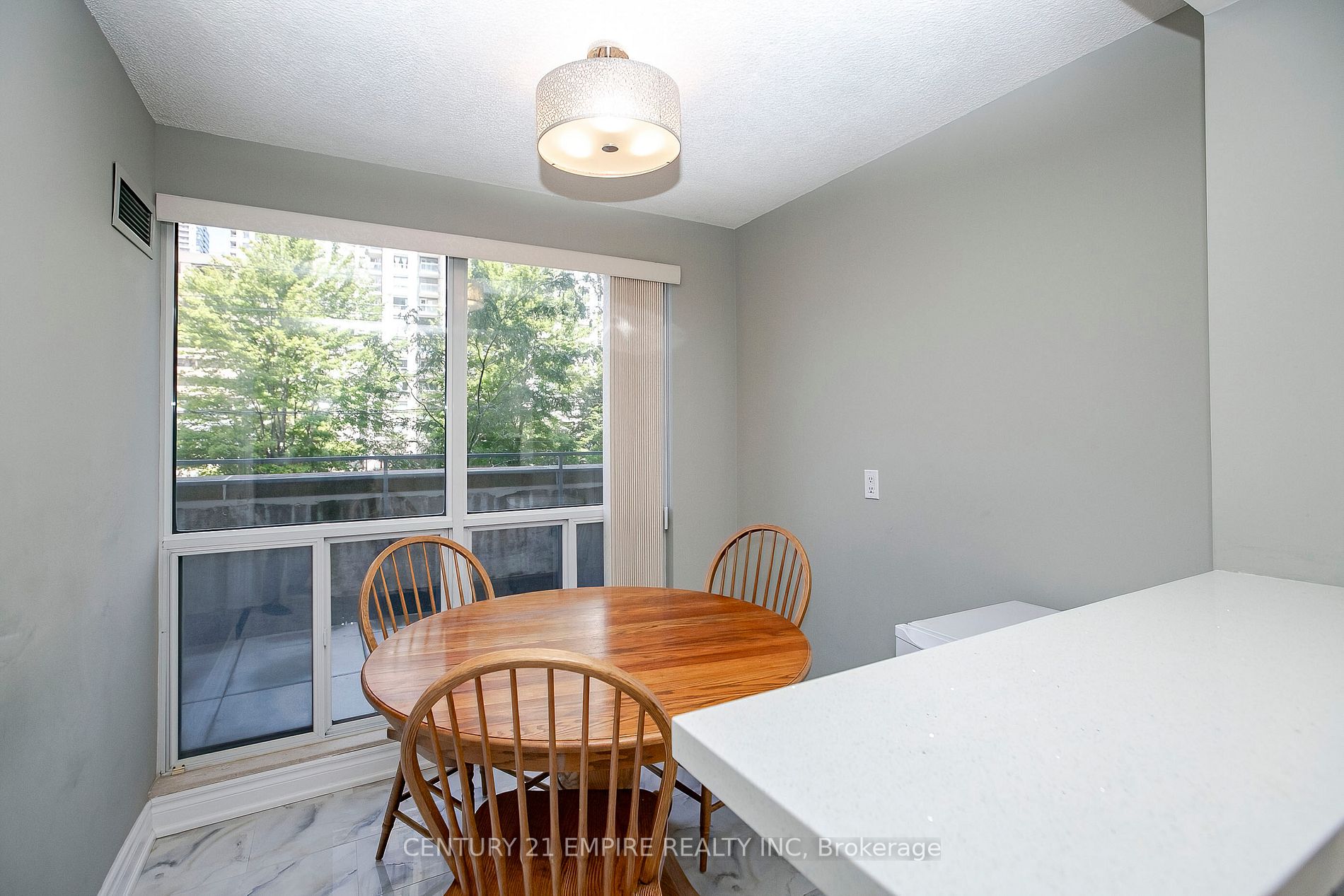 18 Hollywood Ave, #207