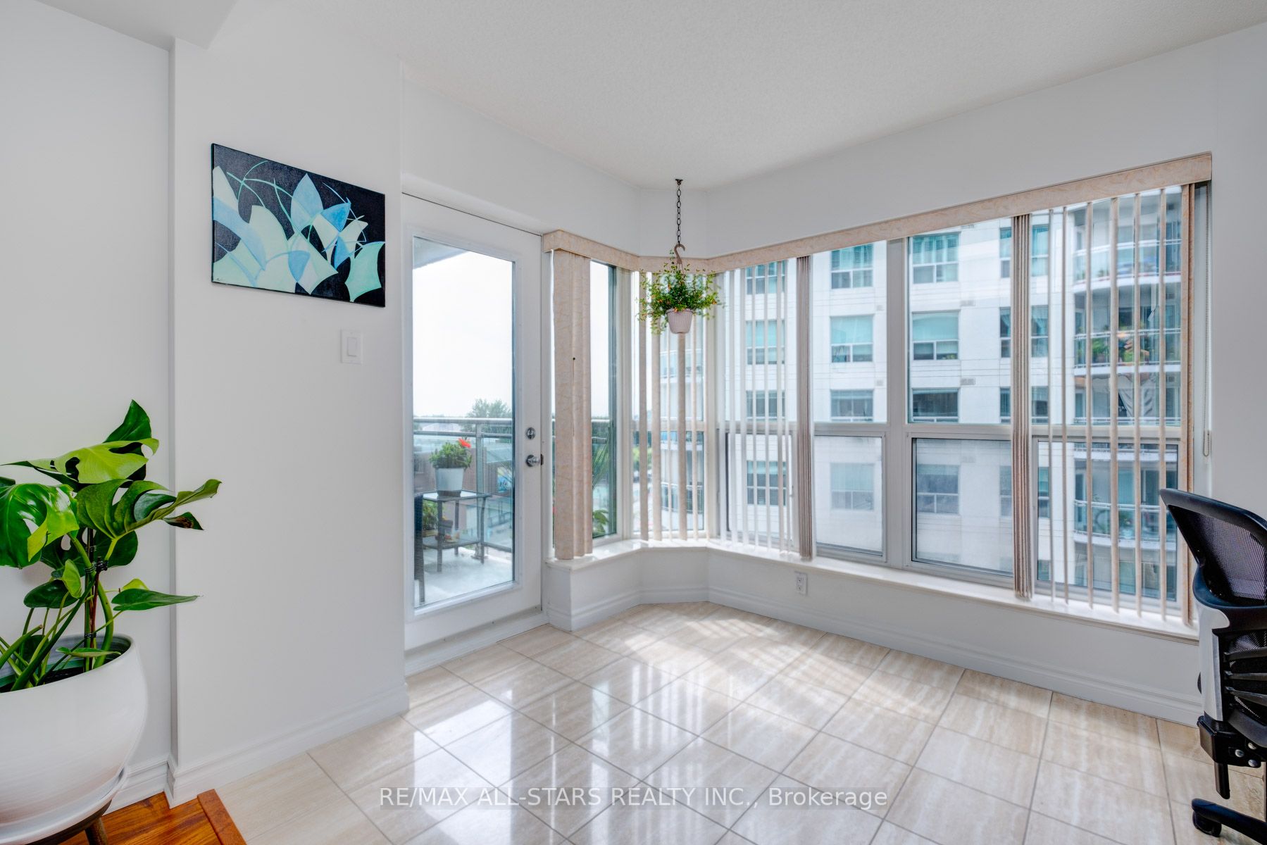 600 Queens Quay West, #815
