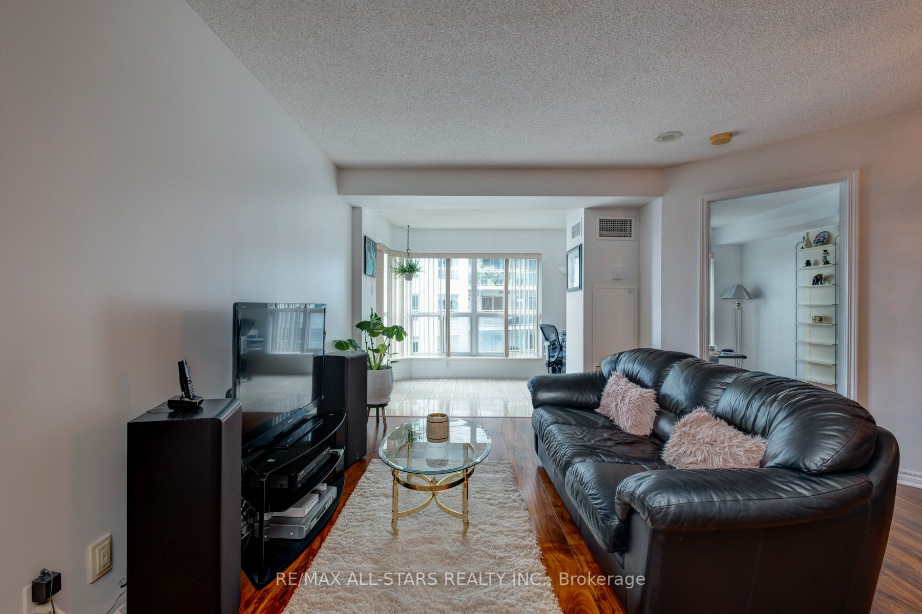 600 Queens Quay West, #815