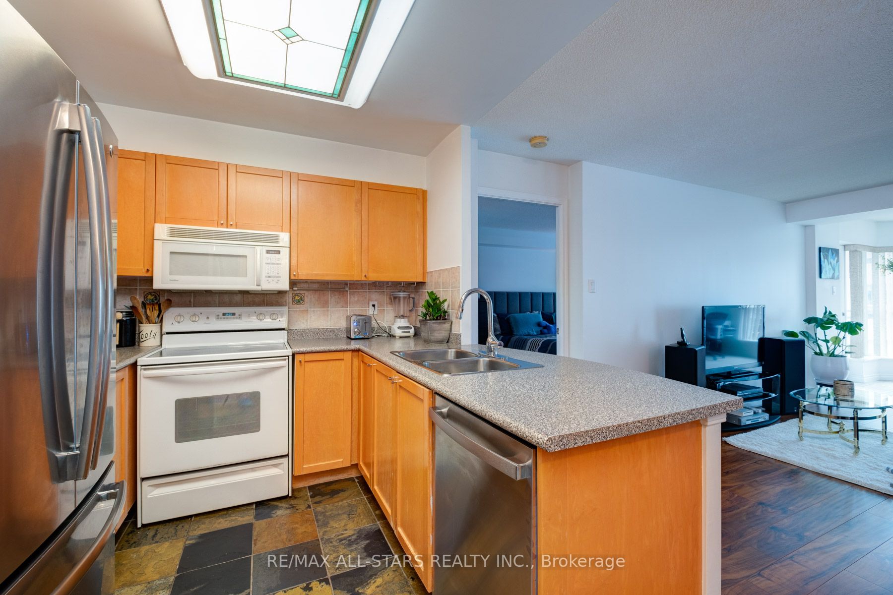 600 Queens Quay West, #815