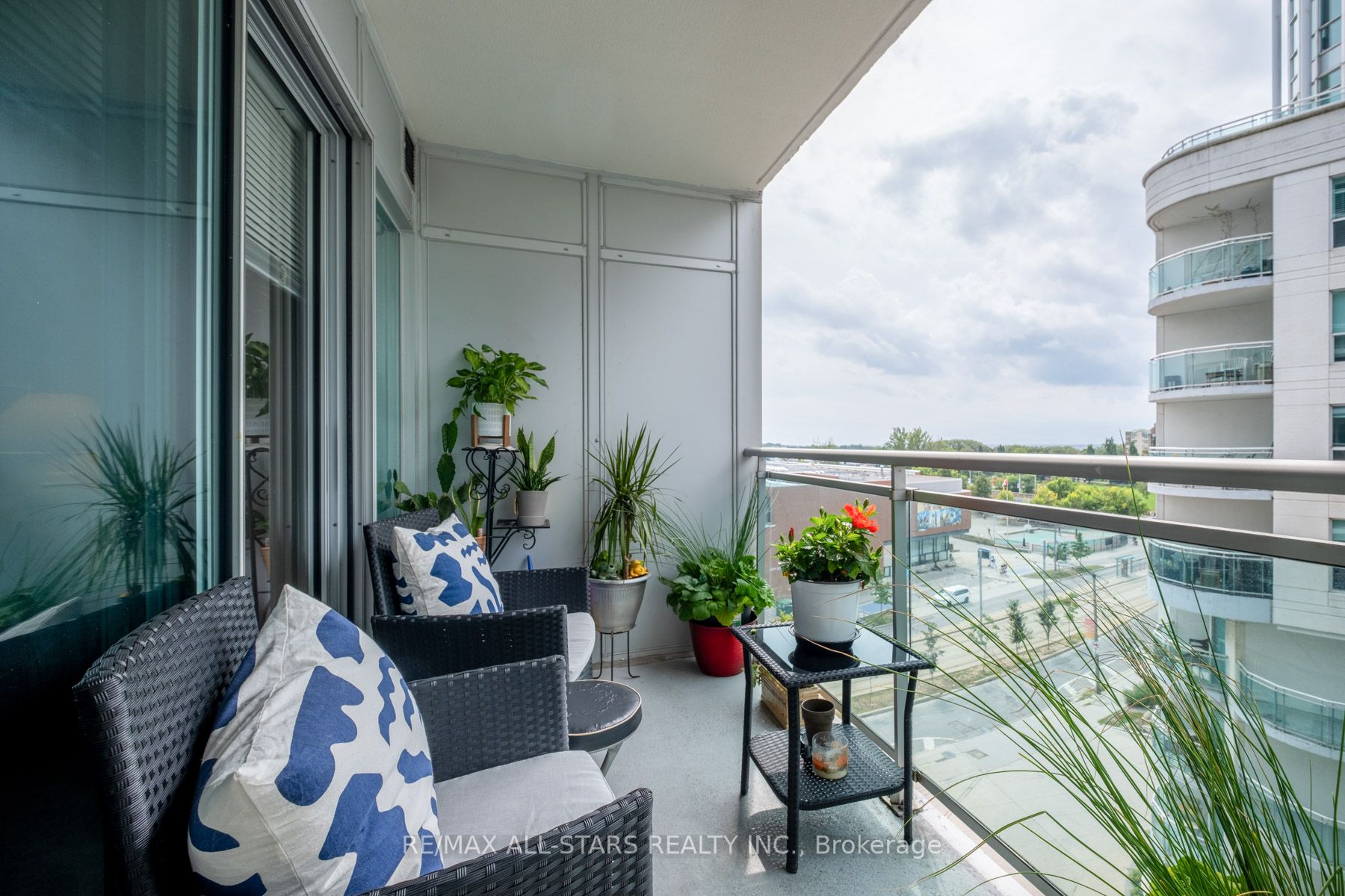 600 Queens Quay West, #815