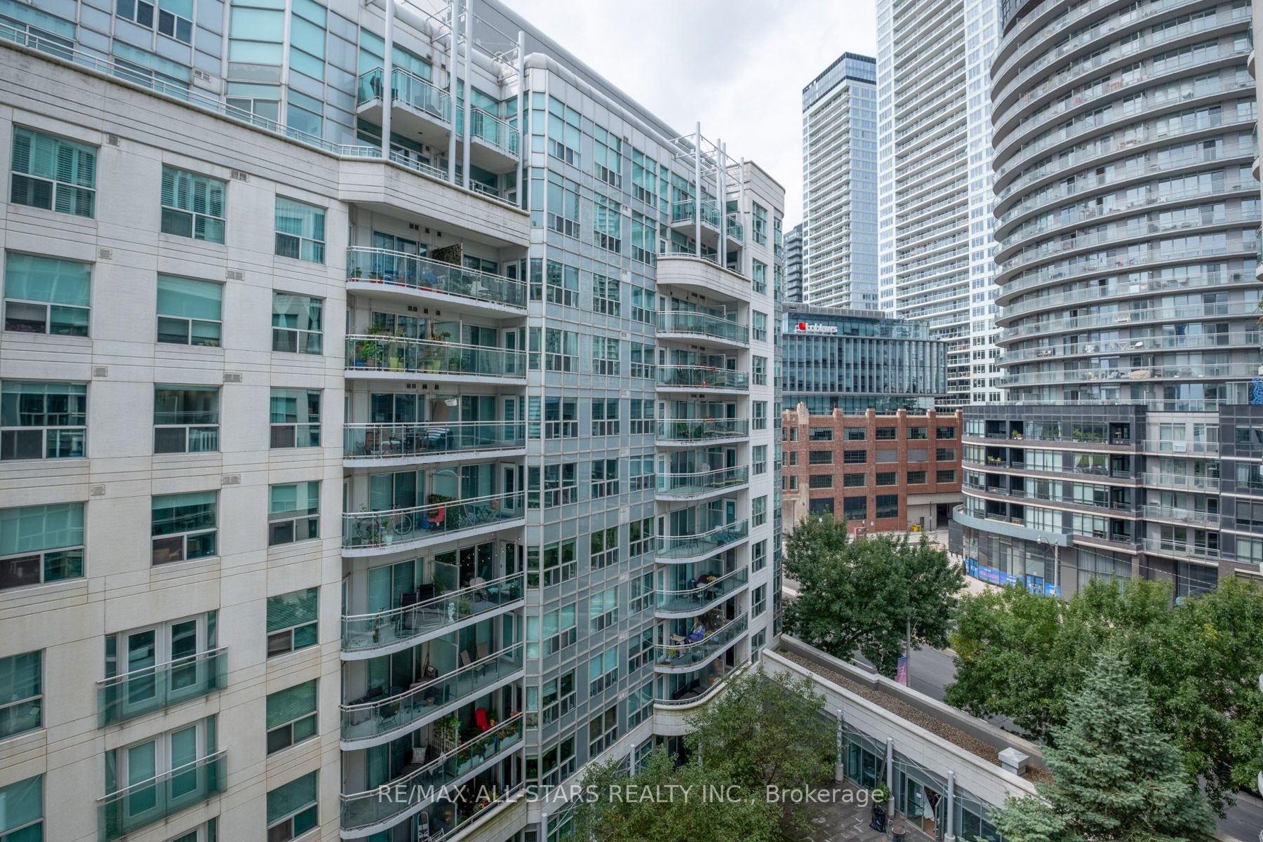 600 Queens Quay West, #815