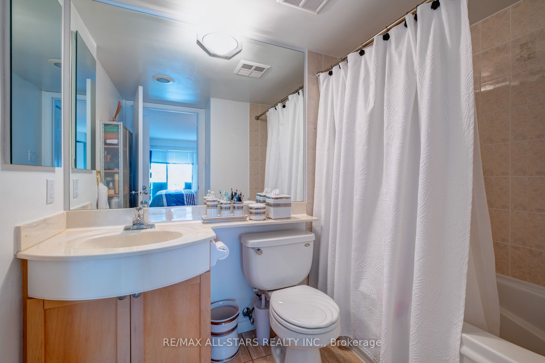 600 Queens Quay West, #815