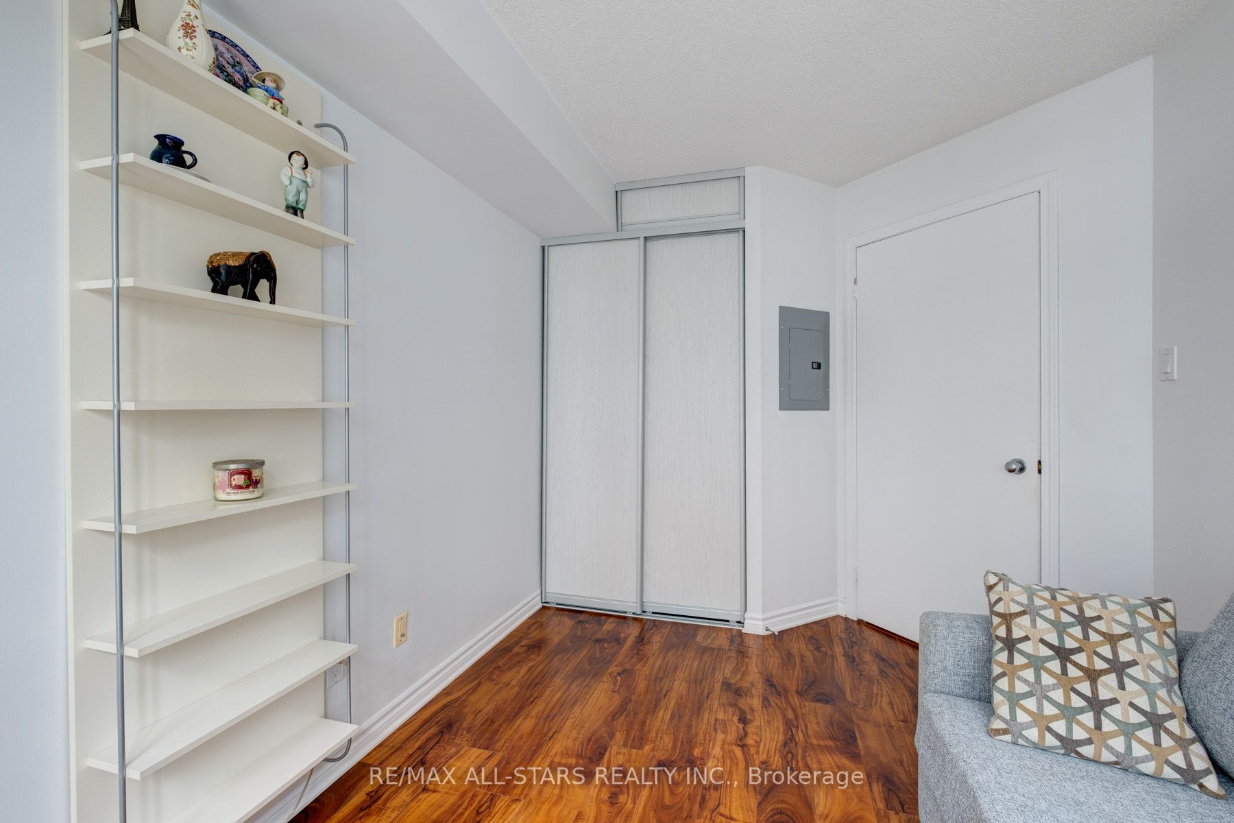 600 Queens Quay West, #815