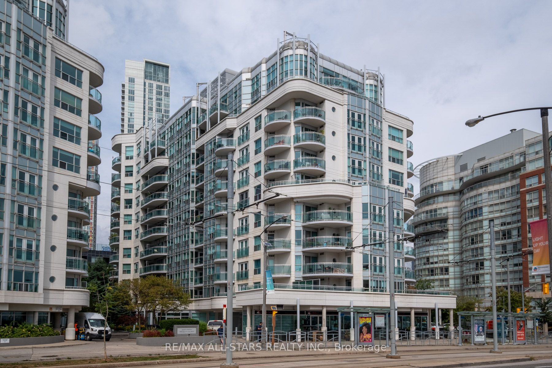 600 Queens Quay West, #815