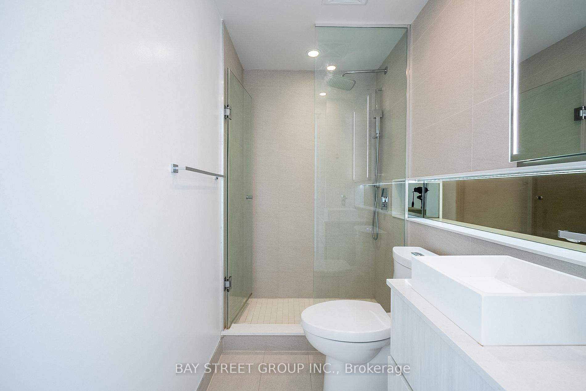 215 Queen St W, #1803