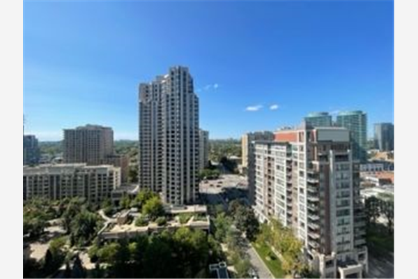 18 Sommerset Way, Toronto