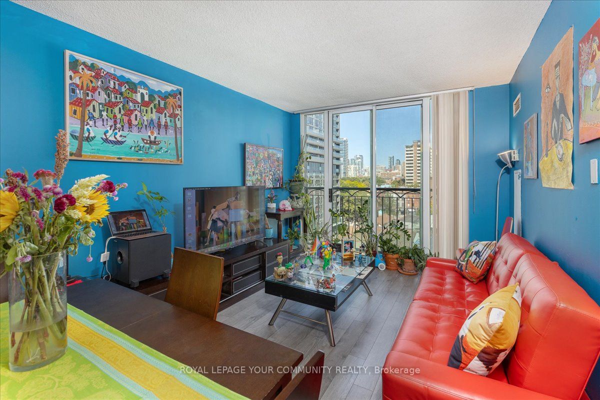 323 Richmond St E, #819