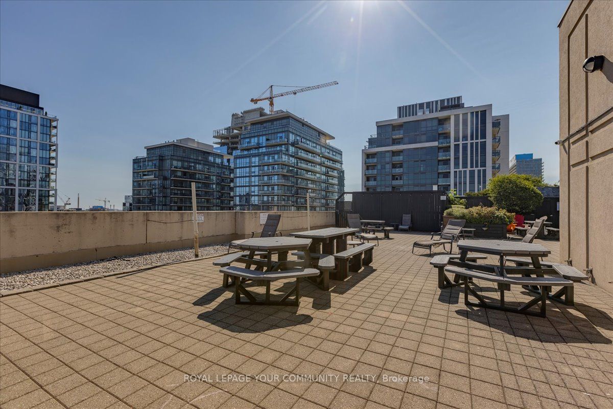 323 Richmond St E, #819