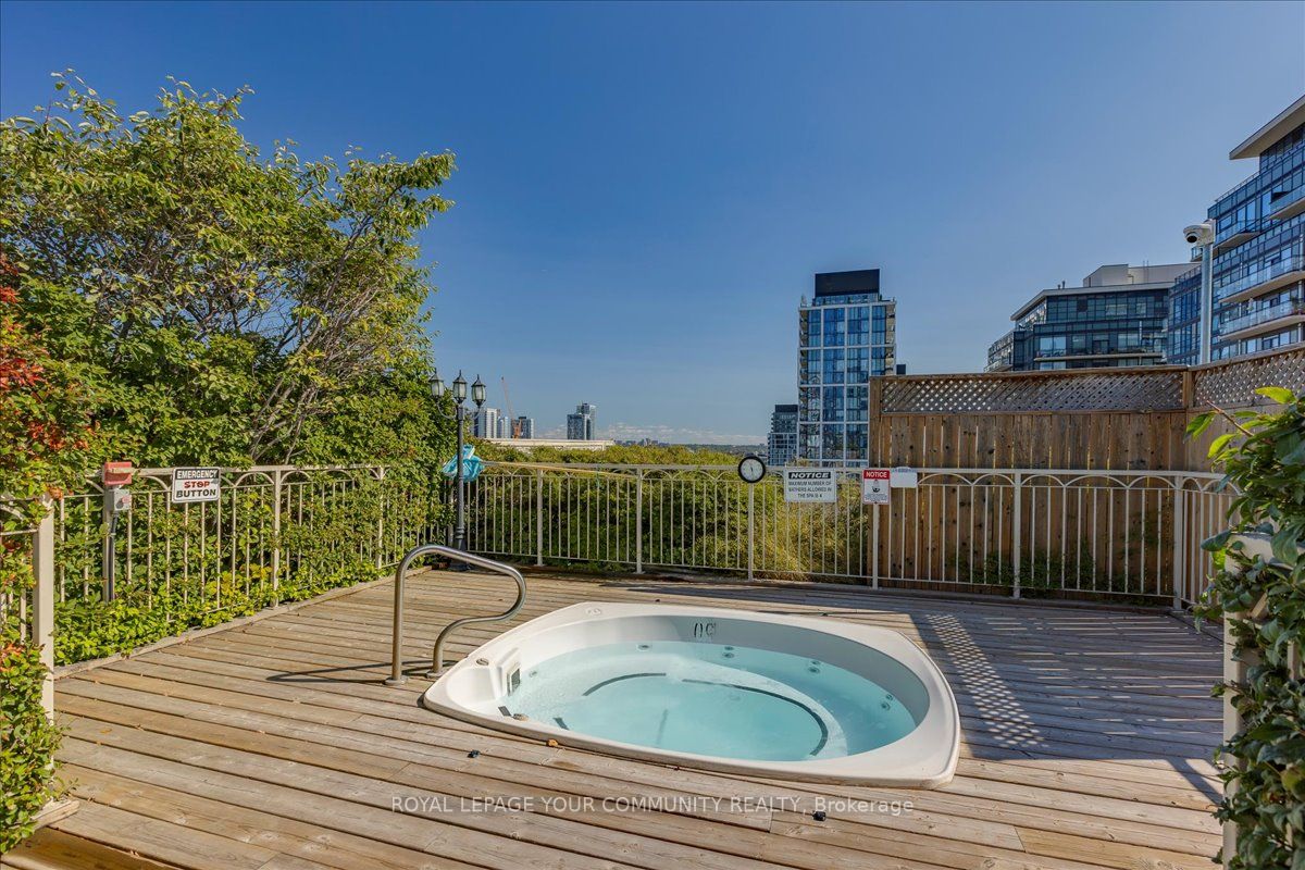 323 Richmond St E, #819