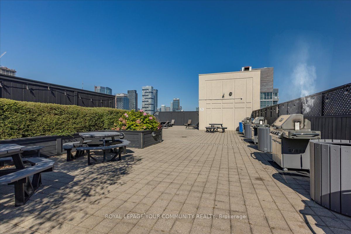 323 Richmond St E, #819